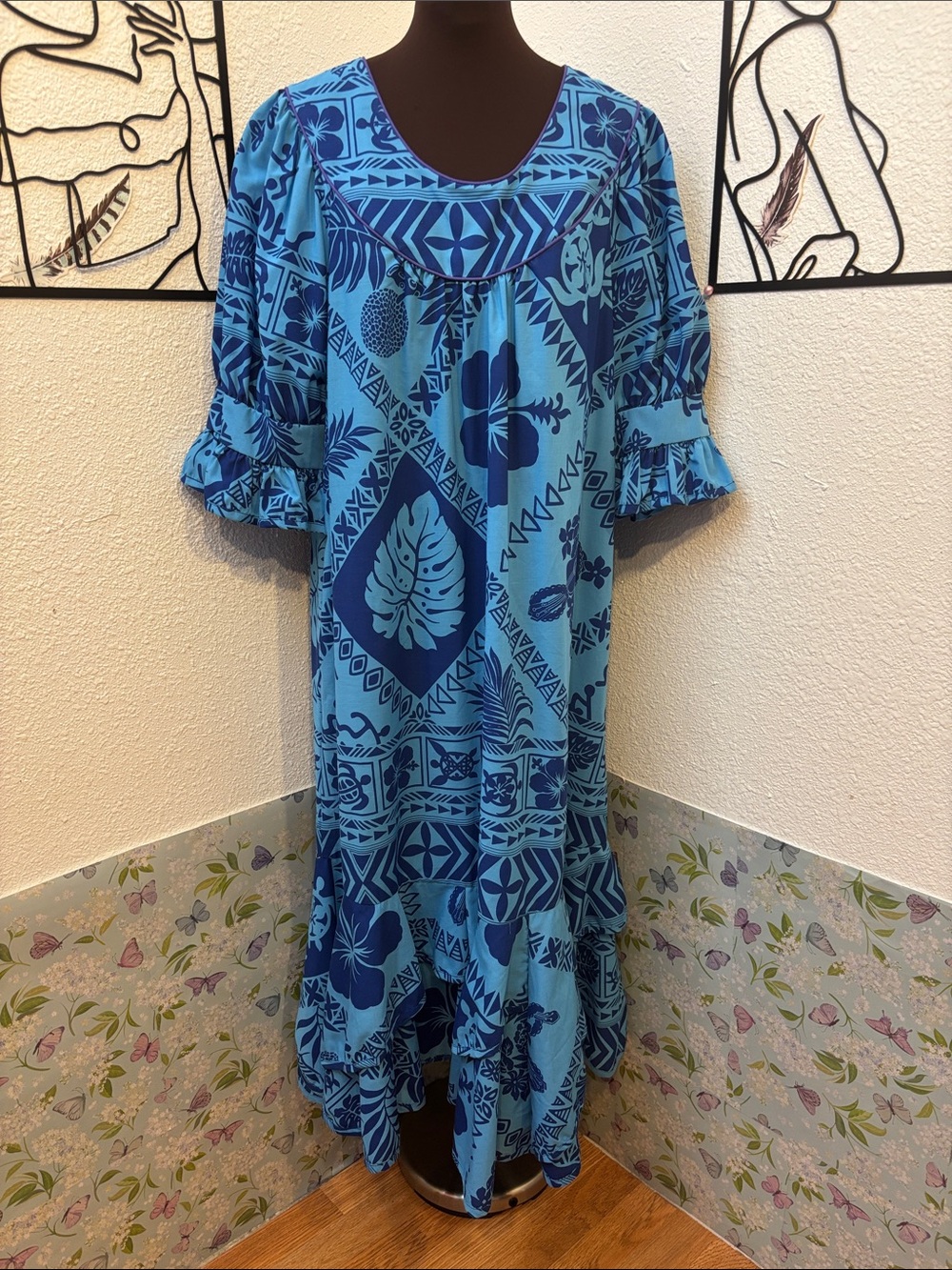 Vintage Winnie Fashion blue tropical floral print tiered maxi dress. Size L.
